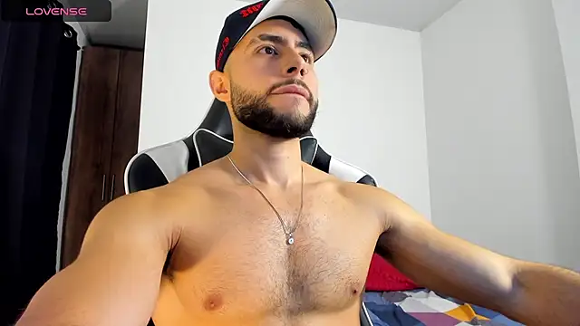 Snapshot of bryan_mugn chatting on November 12, 1:54 am bryan mugn online show from November 12, 1:54 am