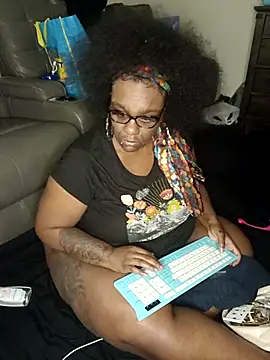 Thickkemzz41 online show from May 13, 9:38 am