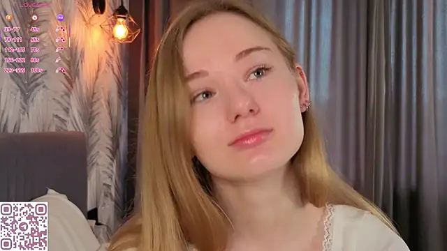 Snapshot of ElvinaRose chatting on June 9, 4:57 am ElvinaRose online show from June 9, 4:57 am