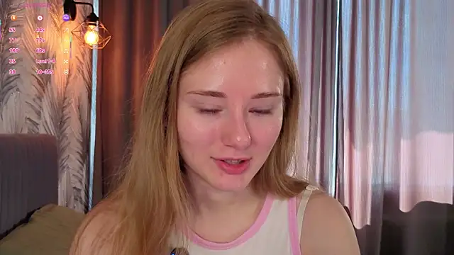 Snapshot of ElvinaRose chatting on July 15, 7:04 am ElvinaRose online show from July 15, 7:04 am