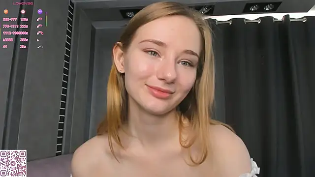 Snapshot of ElvinaRose chatting on October 13, 3:41 am ElvinaRose online show from October 13, 3:41 am