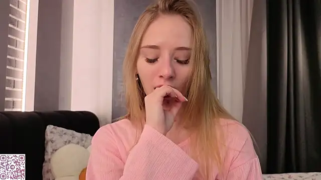 ElvinaRose online show from December 15, 2:17 am