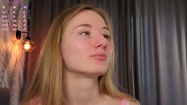 Snapshot of ElvinaRose chatting on July 17, 10:23 am ElvinaRose online show from July 17, 10:23 am