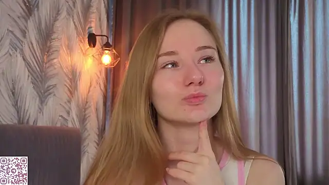 ElvinaRose online show from May 15, 4:32 am