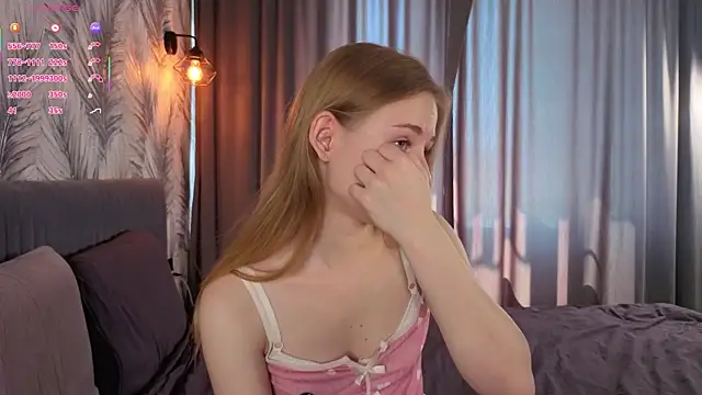 Snapshot of ElvinaRose chatting on June 18, 7:40 am ElvinaRose online show from June 18, 7:40 am