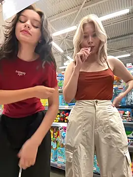 Snapshot of Cum_girlss chatting on September 12, 4:23 am Cum girlss online show from September 12, 4:23 am