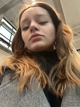 Snapshot of Cum_girlss chatting on October 16, 5:49 am Cum girlss online show from October 16, 5:49 am