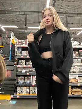 Snapshot of Cum_girlss chatting on November 7, 3:22 am Cum girlss online show from November 7, 3:22 am