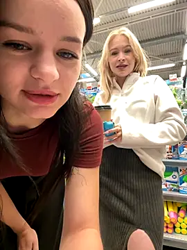 Snapshot of Cum_girlss chatting on September 15, 4:02 am Cum girlss online show from September 15, 4:02 am