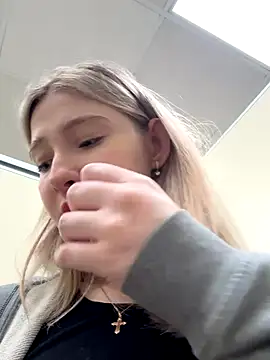 Snapshot of Cum_girlss chatting on November 23, 5:56 pm Cum girlss online show from November 23, 5:56 pm