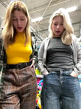 Snapshot of Cum_girlss chatting on October 19, 4:15 am Cum girlss online show from October 19, 4:15 am