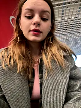 Snapshot of Cum_girlss chatting on October 12, 4:25 am Cum girlss online show from October 12, 4:25 am