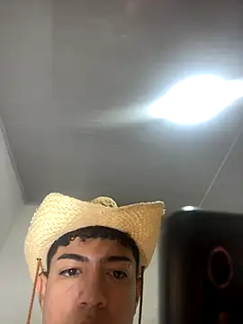 Snapshot of Hotboy00o chatting on October 13, 12:34 am Hotboy00o online show from October 13, 12:34 am