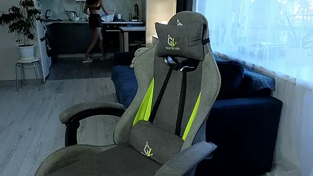 Snapshot of BelleWild chatting on October 30, 4:22 am BelleWild online show from October 30, 4:22 am