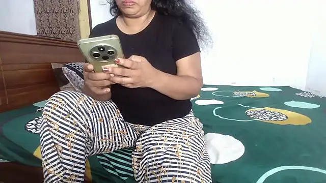 Snapshot of subodhii chatting on October 16, 12:57 pm subodhii online show from October 16, 12:57 pm