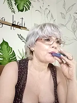 Catty Lady online show from March 7, 7:30 pm