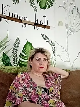 Snapshot of Catty_Lady chatting on May 25, 7:12 pm Catty Lady online show from May 25, 7:12 pm