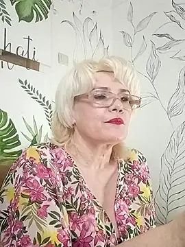 Snapshot of Catty_Lady chatting on June 15, 7:35 pm Catty Lady online show from June 15, 7:35 pm