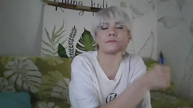 Catty Lady online show from November 12, 5:50 pm