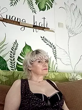 Snapshot of Catty_Lady chatting on April 20, 7:15 pm Catty Lady online show from April 20, 7:15 pm
