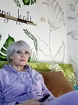 Catty Lady online show from February 6, 7:21 pm