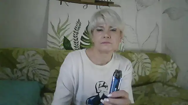 Catty Lady online show from November 18, 6:33 pm