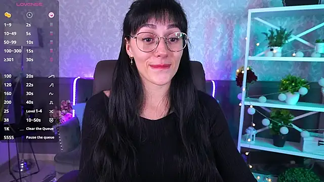 Snapshot of EviLune chatting on October 23, 6:12 am EviLune online show from October 23, 6:12 am