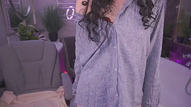 EviLune online show from April 17, 8:11 pm