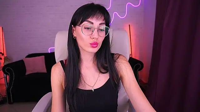 Snapshot of EviLune chatting on December 4, 9:58 pm EviLune online show from December 4, 9:58 pm