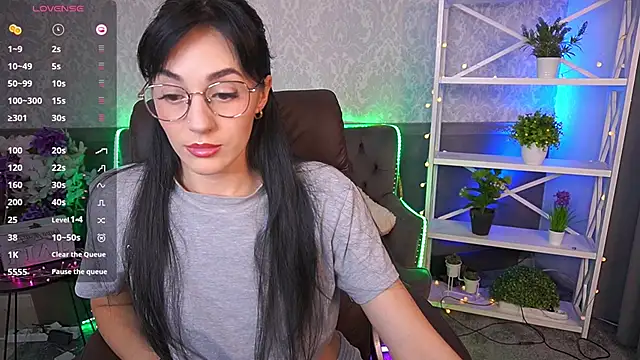 Snapshot of EviLune chatting on November 19, 9:37 pm EviLune online show from November 19, 9:37 pm