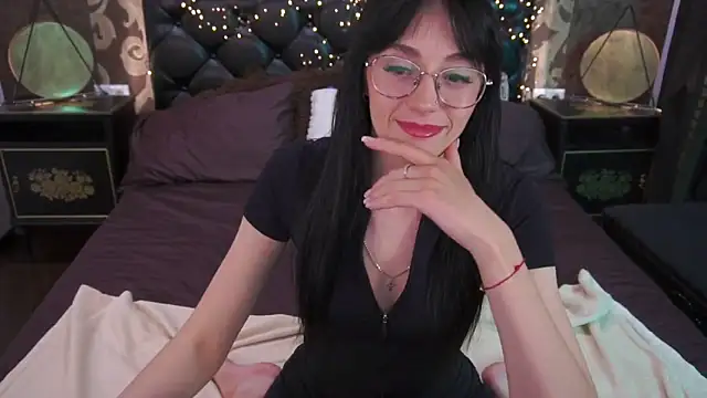 EviLune online show from April 10, 8:27 pm