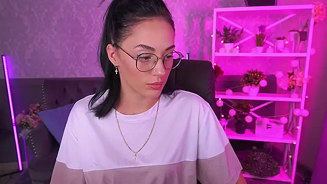 Snapshot of EviLune chatting on September 20, 6:29 am EviLune online show from September 20, 6:29 am