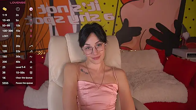 Snapshot of EviLune chatting on December 14, 7:25 am EviLune online show from December 14, 7:25 am