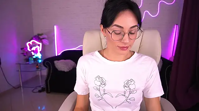 Snapshot of EviLune chatting on September 30, 6:30 am EviLune online show from September 30, 6:30 am