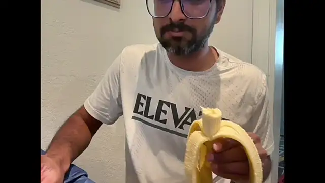 Snapshot of pranastro00 chatting on November 3, 7:28 pm pranastro00 online show from November 3, 7:28 pm