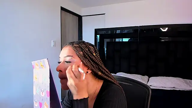 Snapshot of ZoeWestt chatting on October 5, 1:35 pm ZoeWestt online show from October 5, 1:35 pm