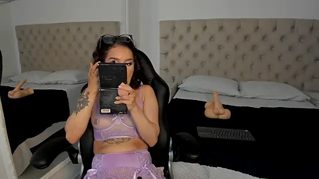 Snapshot of ZoeWestt chatting on September 12, 9:03 pm ZoeWestt online show from September 12, 9:03 pm