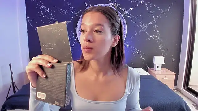 Snapshot of ZoeWestt chatting on September 10, 8:41 pm ZoeWestt online show from September 10, 8:41 pm