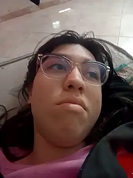 lareinalareinadelanal online show from November 29, 1:33 pm