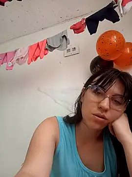 lareinalareinadelanal online show from October 26, 1:44 pm