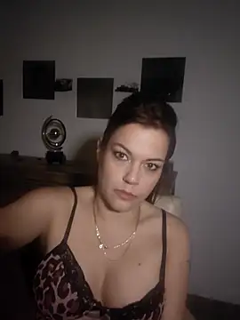 Snapshot of Foxy-Milfy chatting on September 29, 10:37 pm Foxy-Milfy online show from September 29, 10:37 pm