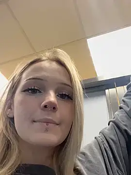 Snapshot of softlyblessed chatting on October 8, 9:04 pm softlyblessed online show from October 8, 9:04 pm