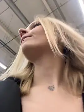 Snapshot of softlyblessed chatting on November 4, 4:00 pm softlyblessed online show from November 4, 4:00 pm