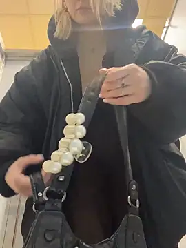 Snapshot of softlyblessed chatting on September 21, 5:51 pm softlyblessed online show from September 21, 5:51 pm