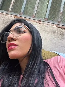 ElaRose 12 online show from March 4, 9:00 pm