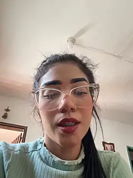 ElaRose 12 online show from April 6, 7:59 pm