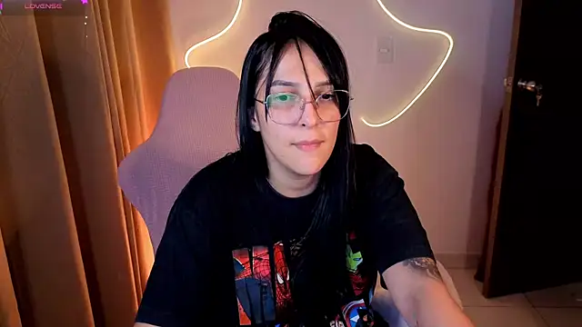 Snapshot of kimflexible_x chatting on December 16, 4:06 am kimflexible x online show from December 16, 4:06 am