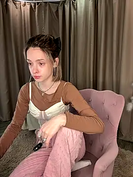 Snapshot of Naomi___Rias chatting on November 11, 1:00 am Naomi Rias online show from November 11, 1:00 am