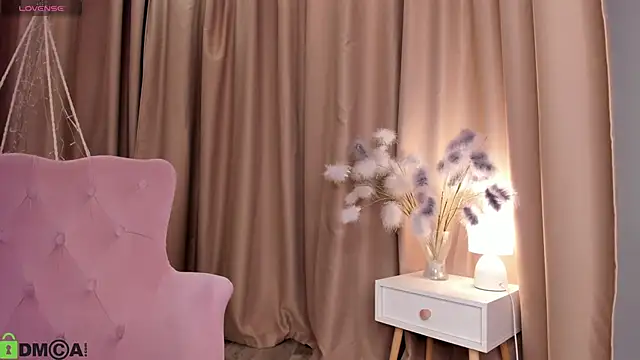 Snapshot of Naomi___Rias chatting on November 21, 1:15 am Naomi Rias online show from November 21, 1:15 am