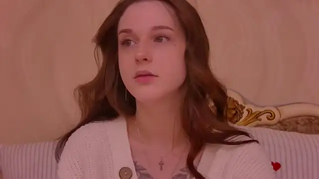 Snapshot of LollaVibe chatting on November 28, 11:49 pm LollaVibe online show from November 28, 11:49 pm